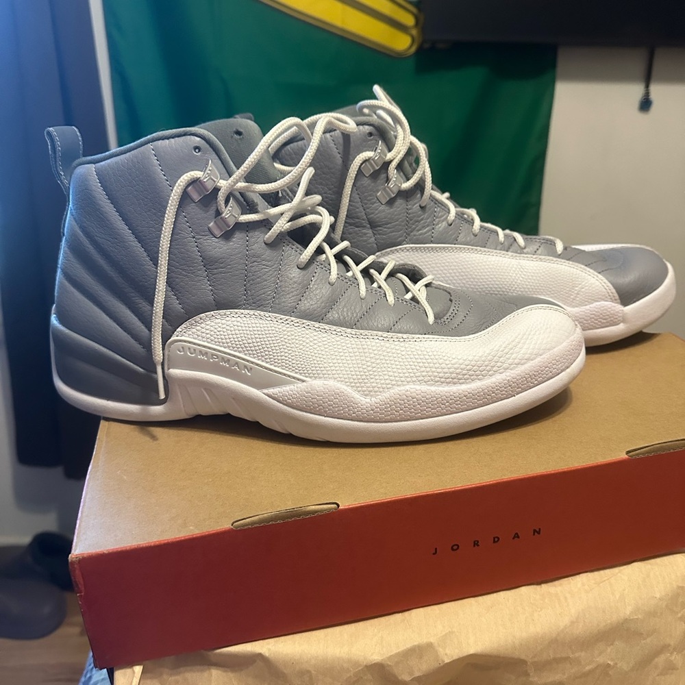 Men’s air Jordan 12 cool grey pre owned in excellent condition